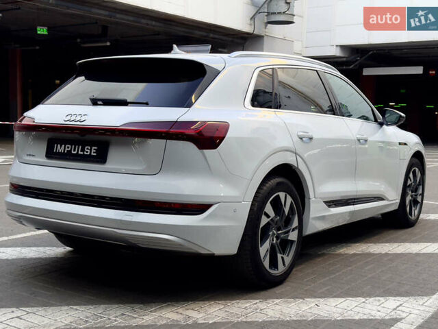 Белый Ауди E-Tron, объемом двигателя 0 л и пробегом 42 тыс. км за 33700 $, фото 3 на Automoto.ua