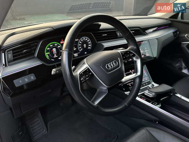 Білий Ауді E-Tron, об'ємом двигуна 0 л та пробігом 88 тис. км за 27500 $, фото 22 на Automoto.ua