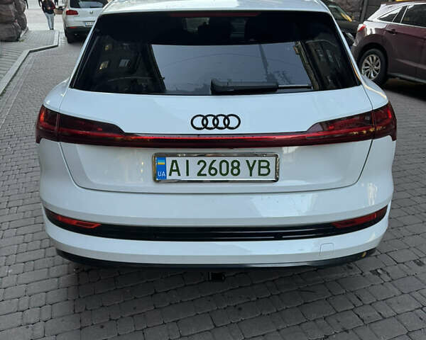 Белый Ауди E-Tron, объемом двигателя 0 л и пробегом 66 тыс. км за 26500 $, фото 5 на Automoto.ua