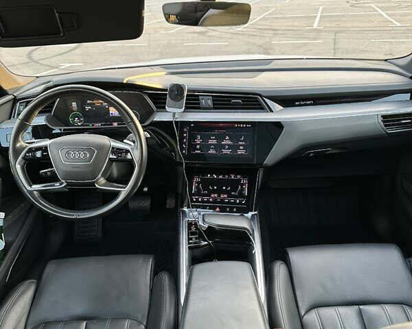 Белый Ауди E-Tron, объемом двигателя 0 л и пробегом 110 тыс. км за 31000 $, фото 6 на Automoto.ua