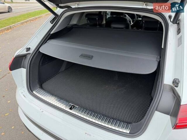 Белый Ауди E-Tron, объемом двигателя 0 л и пробегом 87 тыс. км за 28000 $, фото 34 на Automoto.ua