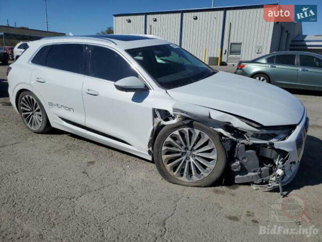 Белый Ауди E-Tron, объемом двигателя 0 л и пробегом 50 тыс. км за 19900 $, фото 3 на Automoto.ua