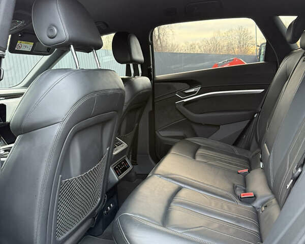 Белый Ауди E-Tron, объемом двигателя 0 л и пробегом 150 тыс. км за 28750 $, фото 28 на Automoto.ua