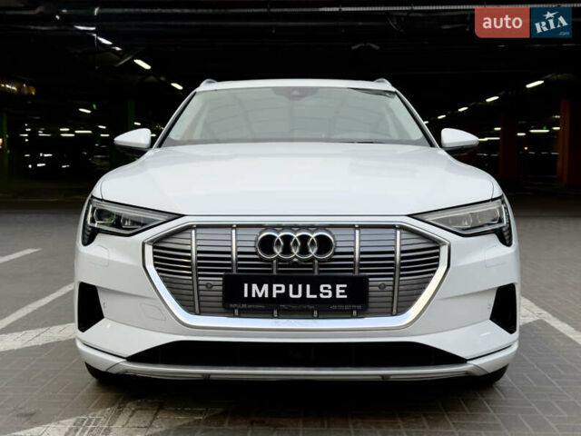 Белый Ауди E-Tron, объемом двигателя 0 л и пробегом 42 тыс. км за 33700 $, фото 1 на Automoto.ua