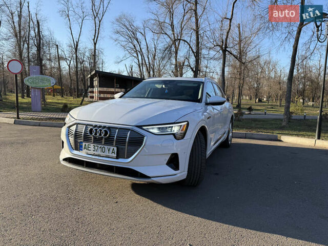 Белый Ауди E-Tron, объемом двигателя 0 л и пробегом 120 тыс. км за 29000 $, фото 1 на Automoto.ua