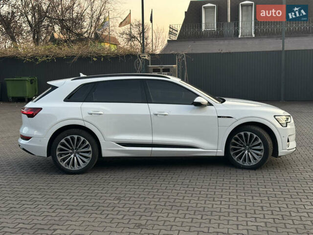 Білий Ауді E-Tron, об'ємом двигуна 0 л та пробігом 88 тис. км за 27500 $, фото 5 на Automoto.ua