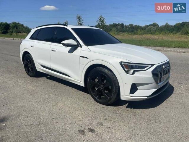 Белый Ауди E-Tron, объемом двигателя 0 л и пробегом 59 тыс. км за 30500 $, фото 4 на Automoto.ua