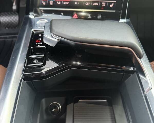 Білий Ауді E-Tron, об'ємом двигуна 0 л та пробігом 112 тис. км за 27500 $, фото 22 на Automoto.ua