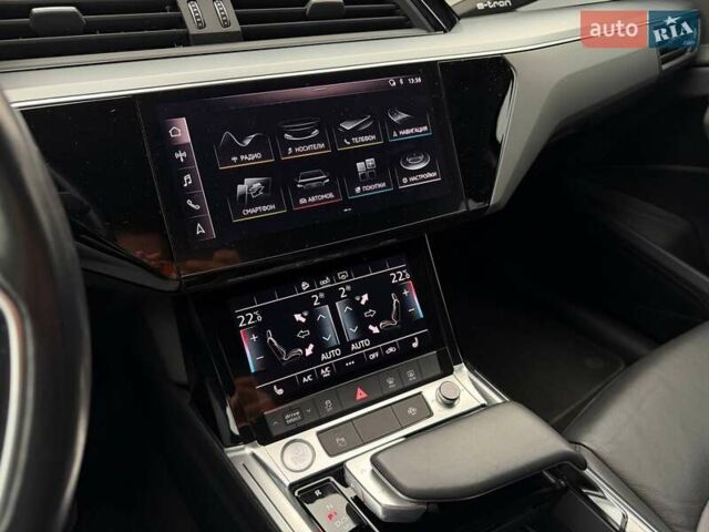 Белый Ауди E-Tron, объемом двигателя 0 л и пробегом 87 тыс. км за 28000 $, фото 58 на Automoto.ua