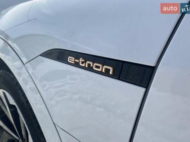 Белый Ауди E-Tron, объемом двигателя 0 л и пробегом 82 тыс. км за 21999 $, фото 2 на Automoto.ua