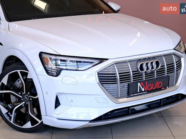 Белый Ауди E-Tron, объемом двигателя 0 л и пробегом 46 тыс. км за 31900 $, фото 11 на Automoto.ua