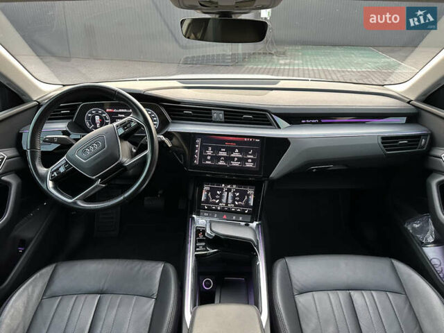 Білий Ауді E-Tron, об'ємом двигуна 0 л та пробігом 88 тис. км за 27500 $, фото 20 на Automoto.ua