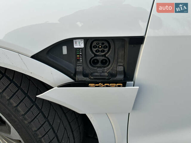Білий Ауді E-Tron, об'ємом двигуна 0 л та пробігом 88 тис. км за 27500 $, фото 33 на Automoto.ua