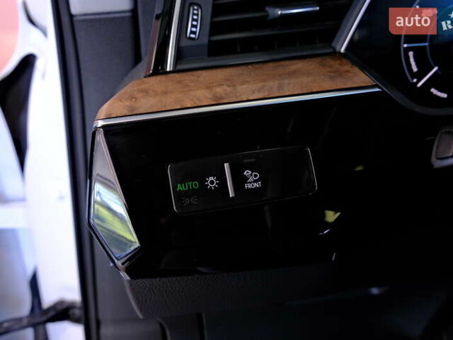 Белый Ауди E-Tron, объемом двигателя 0 л и пробегом 46 тыс. км за 31900 $, фото 36 на Automoto.ua