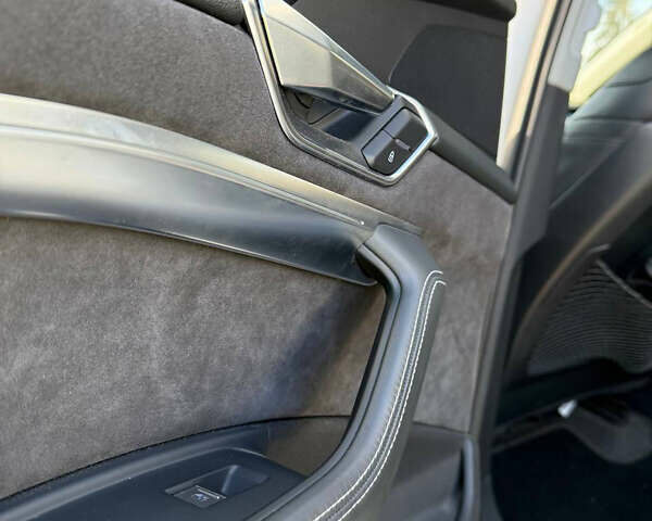 Білий Ауді E-Tron, об'ємом двигуна 0 л та пробігом 91 тис. км за 31100 $, фото 15 на Automoto.ua