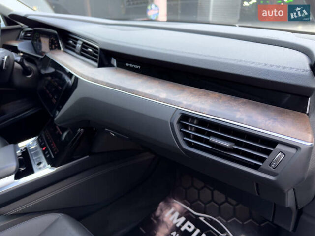 Белый Ауди E-Tron, объемом двигателя 0 л и пробегом 42 тыс. км за 33700 $, фото 18 на Automoto.ua