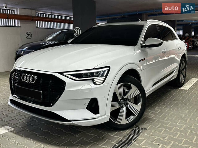 Белый Ауди E-Tron, объемом двигателя 0 л и пробегом 81 тыс. км за 29500 $, фото 1 на Automoto.ua