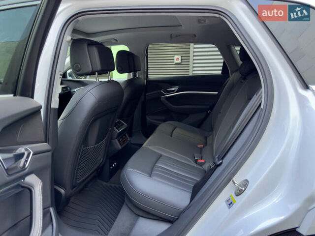 Белый Ауди E-Tron, объемом двигателя 0 л и пробегом 42 тыс. км за 33700 $, фото 11 на Automoto.ua