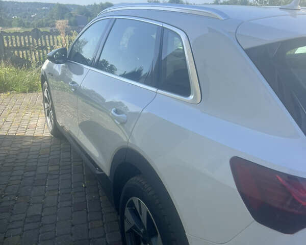 Белый Ауди E-Tron, объемом двигателя 0 л и пробегом 48 тыс. км за 33000 $, фото 5 на Automoto.ua