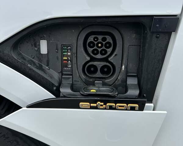 Белый Ауди E-Tron, объемом двигателя 0 л и пробегом 116 тыс. км за 27900 $, фото 20 на Automoto.ua