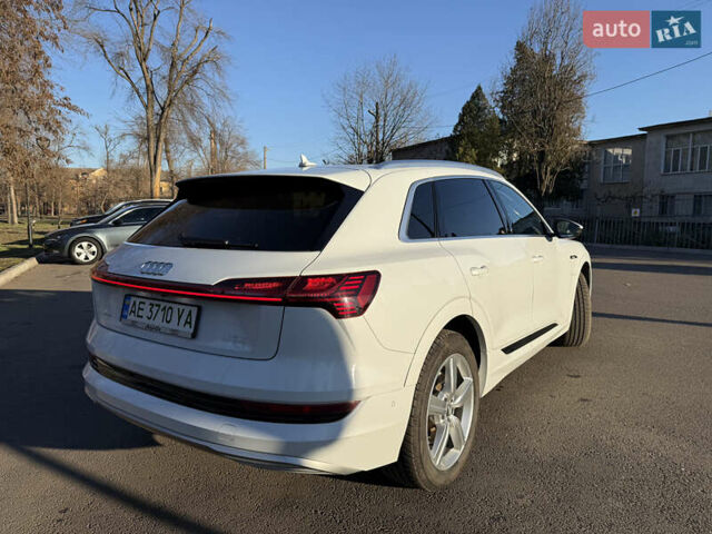 Белый Ауди E-Tron, объемом двигателя 0 л и пробегом 120 тыс. км за 29000 $, фото 9 на Automoto.ua