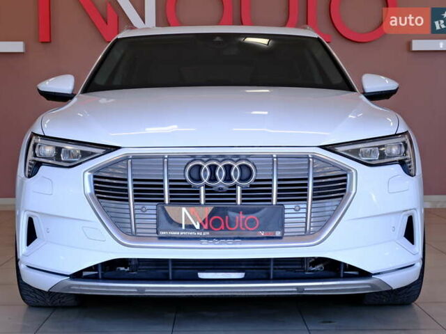 Белый Ауди E-Tron, объемом двигателя 0 л и пробегом 46 тыс. км за 31900 $, фото 2 на Automoto.ua