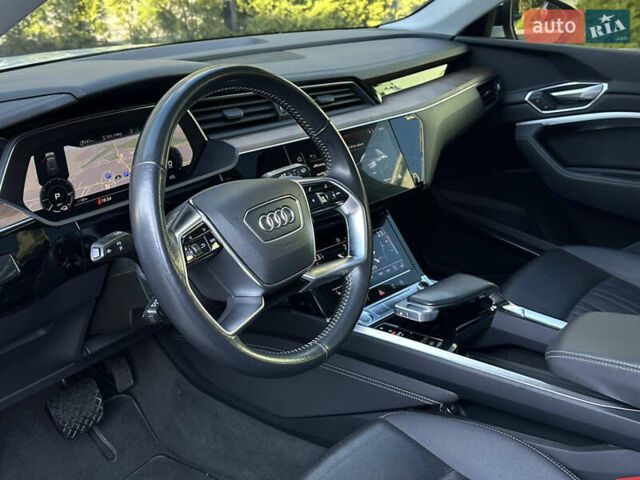 Белый Ауди E-Tron, объемом двигателя 0 л и пробегом 81 тыс. км за 29500 $, фото 6 на Automoto.ua
