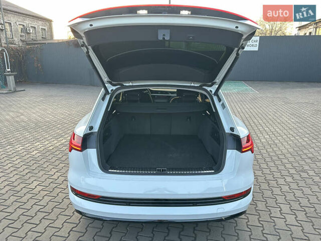 Білий Ауді E-Tron, об'ємом двигуна 0 л та пробігом 88 тис. км за 27500 $, фото 13 на Automoto.ua