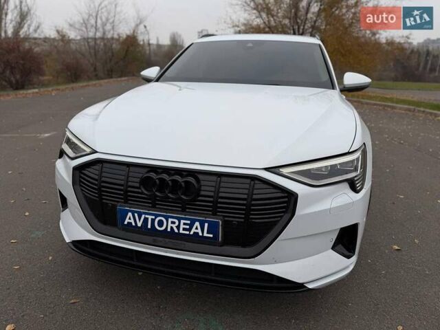 Белый Ауди E-Tron, объемом двигателя 0 л и пробегом 87 тыс. км за 28000 $, фото 15 на Automoto.ua