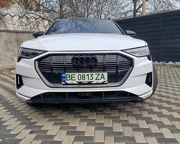 Білий Ауді E-Tron, об'ємом двигуна 0 л та пробігом 66 тис. км за 37000 $, фото 1 на Automoto.ua