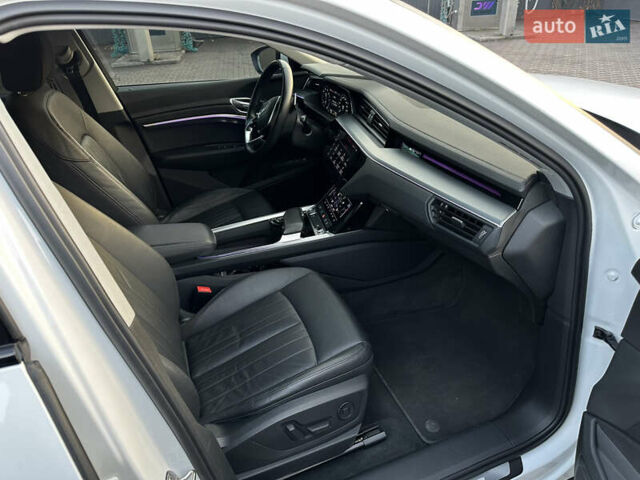 Білий Ауді E-Tron, об'ємом двигуна 0 л та пробігом 88 тис. км за 27500 $, фото 19 на Automoto.ua