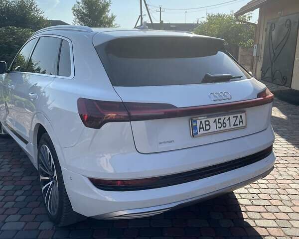 Белый Ауди E-Tron, объемом двигателя 0 л и пробегом 63 тыс. км за 39000 $, фото 3 на Automoto.ua