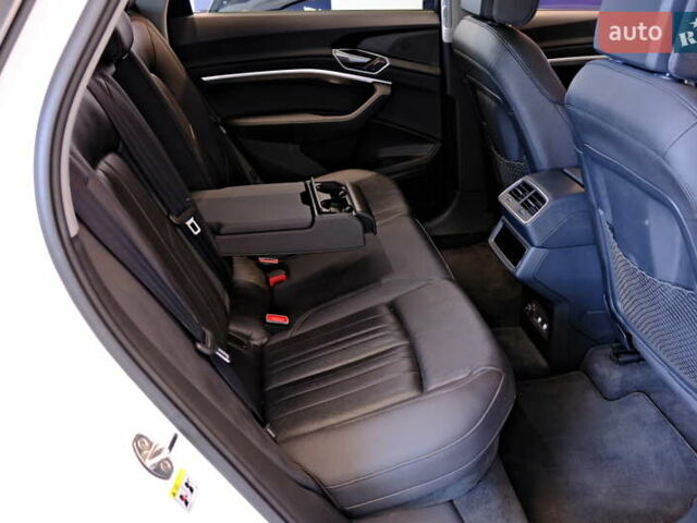 Белый Ауди E-Tron, объемом двигателя 0 л и пробегом 46 тыс. км за 31900 $, фото 54 на Automoto.ua