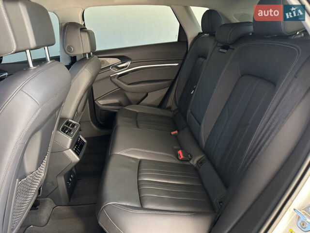 Белый Ауди E-Tron, объемом двигателя 0 л и пробегом 84 тыс. км за 29500 $, фото 15 на Automoto.ua