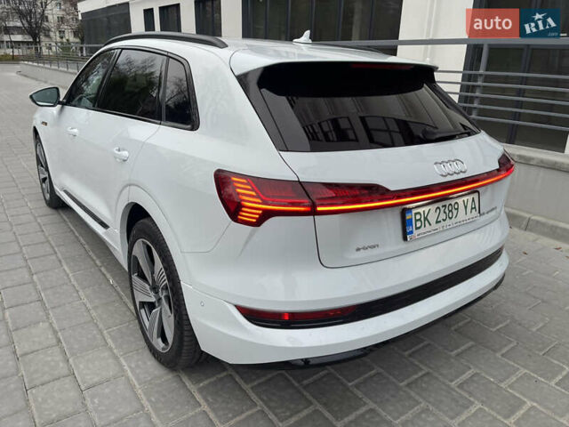 Білий Ауді E-Tron, об'ємом двигуна 0 л та пробігом 83 тис. км за 35000 $, фото 5 на Automoto.ua