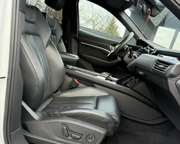 Белый Ауди E-Tron, объемом двигателя 0 л и пробегом 150 тыс. км за 28750 $, фото 32 на Automoto.ua