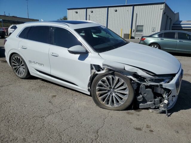 Белый Ауди E-Tron, объемом двигателя 0 л и пробегом 59 тыс. км за 22000 $, фото 2 на Automoto.ua