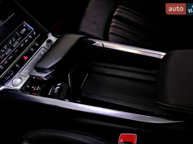 Белый Ауди E-Tron, объемом двигателя 0 л и пробегом 46 тыс. км за 31900 $, фото 44 на Automoto.ua