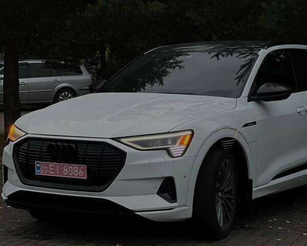 Білий Ауді E-Tron, об'ємом двигуна 0 л та пробігом 56 тис. км за 32999 $, фото 1 на Automoto.ua