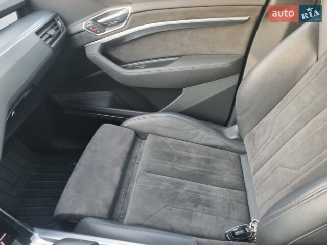 Білий Ауді E-Tron, об'ємом двигуна 0 л та пробігом 184 тис. км за 34500 $, фото 51 на Automoto.ua