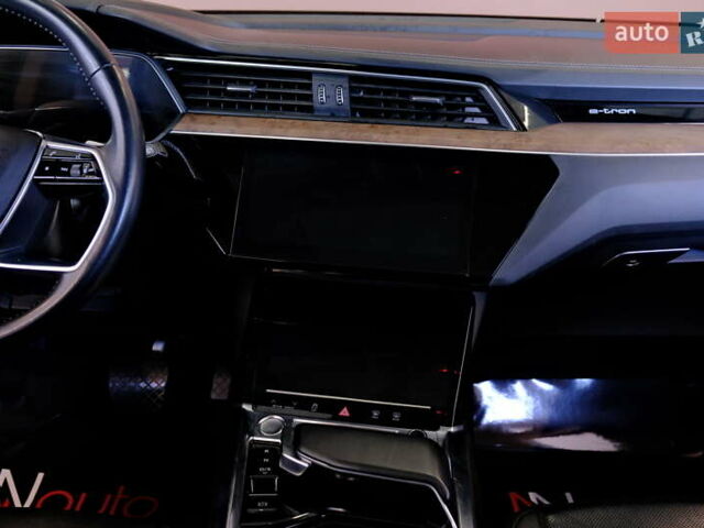 Белый Ауди E-Tron, объемом двигателя 0 л и пробегом 46 тыс. км за 31900 $, фото 66 на Automoto.ua