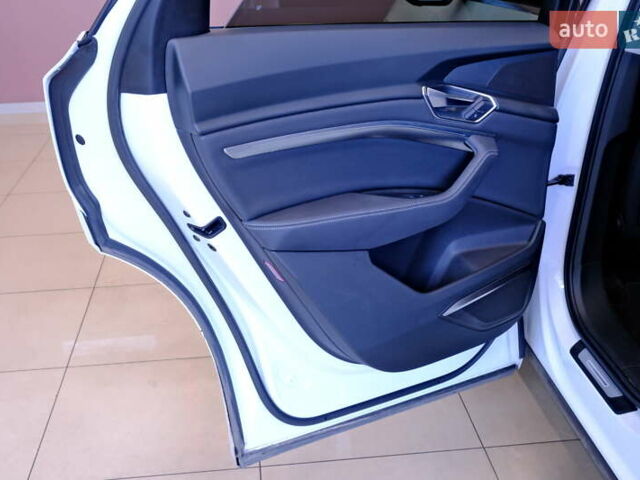 Белый Ауди E-Tron, объемом двигателя 0 л и пробегом 46 тыс. км за 31900 $, фото 49 на Automoto.ua