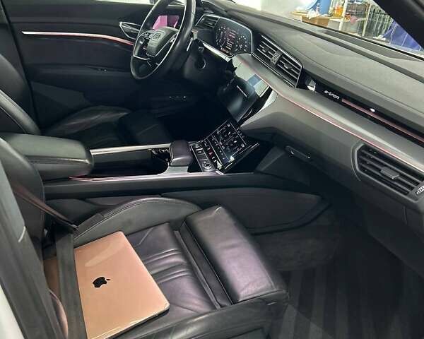 Белый Ауди E-Tron, объемом двигателя 0 л и пробегом 189 тыс. км за 28000 $, фото 20 на Automoto.ua