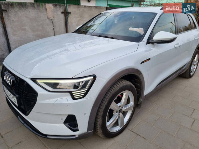 Білий Ауді E-Tron, об'ємом двигуна 0 л та пробігом 184 тис. км за 34500 $, фото 11 на Automoto.ua