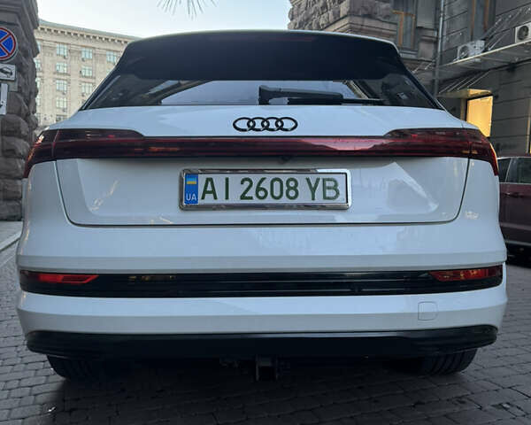 Белый Ауди E-Tron, объемом двигателя 0 л и пробегом 66 тыс. км за 26500 $, фото 6 на Automoto.ua