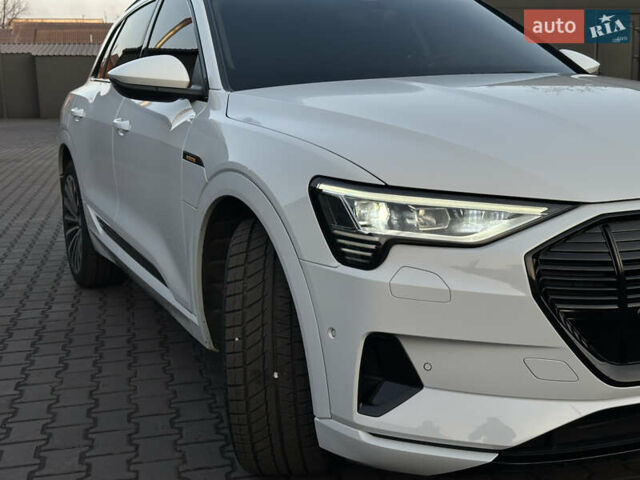 Білий Ауді E-Tron, об'ємом двигуна 0 л та пробігом 88 тис. км за 27500 $, фото 11 на Automoto.ua