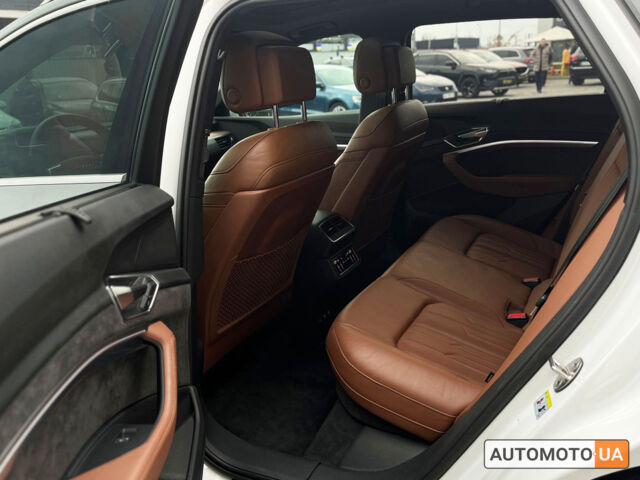 Белый Ауди E-Tron, объемом двигателя 95 л и пробегом 52 тыс. км за 33999 $, фото 26 на Automoto.ua