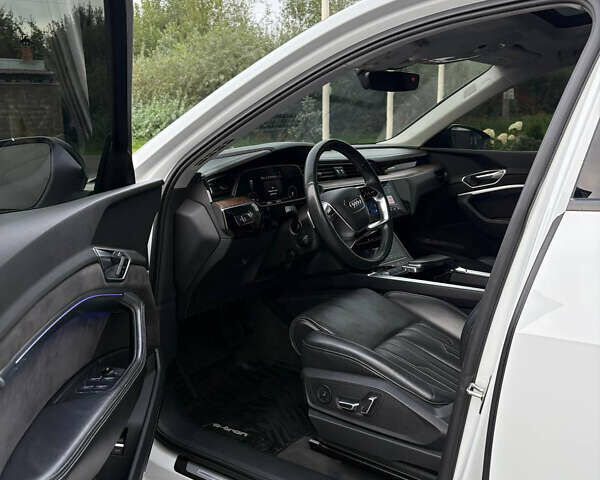 Белый Ауди E-Tron, объемом двигателя 0 л и пробегом 59 тыс. км за 32499 $, фото 23 на Automoto.ua