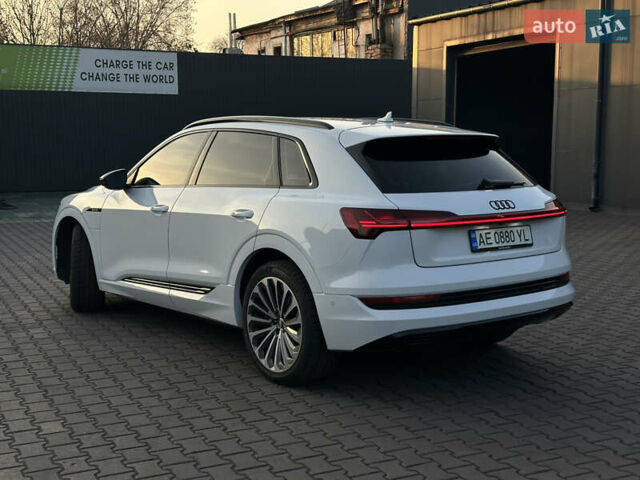 Білий Ауді E-Tron, об'ємом двигуна 0 л та пробігом 88 тис. км за 27500 $, фото 6 на Automoto.ua