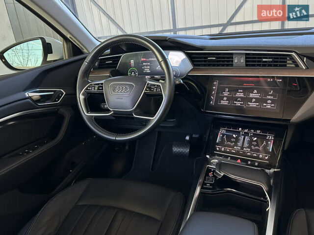 Белый Ауди E-Tron, объемом двигателя 0 л и пробегом 84 тыс. км за 29500 $, фото 14 на Automoto.ua